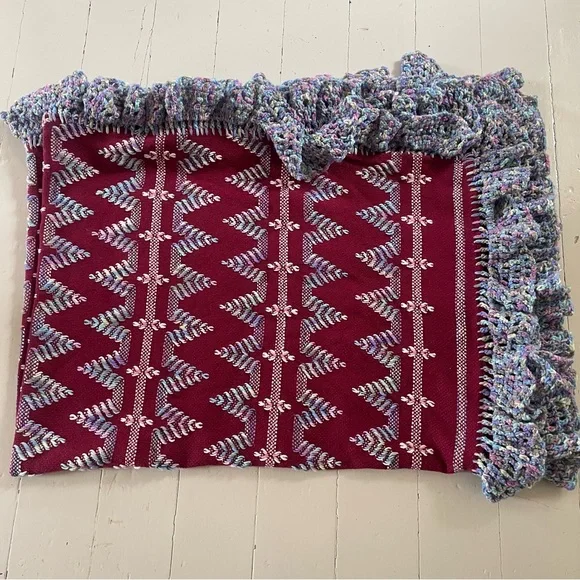 Vintage Crochet Ruffle Hem Handmade Blanket chevron stripe